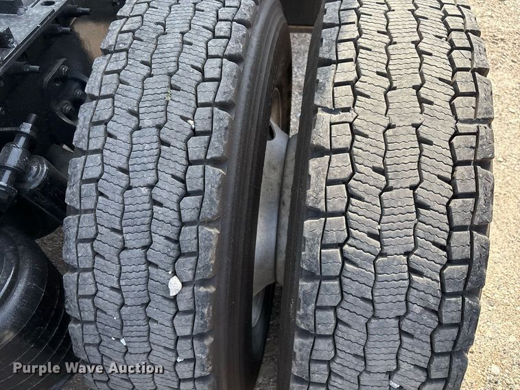 image for item EC3585 2020 International LT625 semi truck