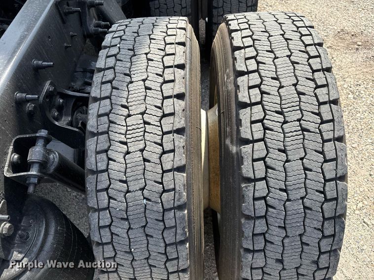 image for item EC3585 2020 International LT625 semi truck