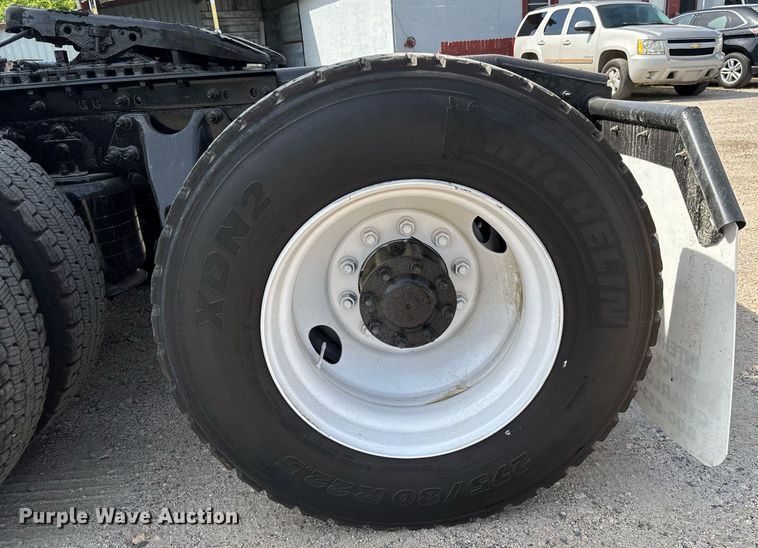 image for item EC3585 2020 International LT625 semi truck