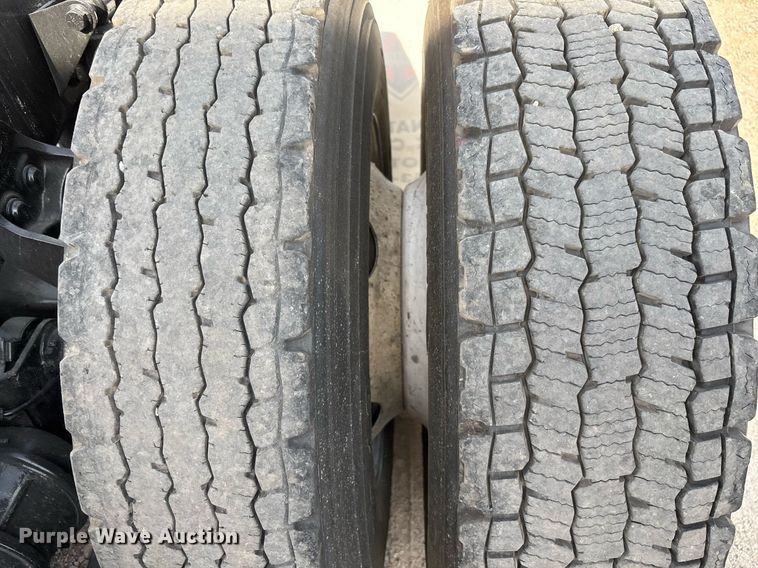 image for item EC3585 2020 International LT625 semi truck