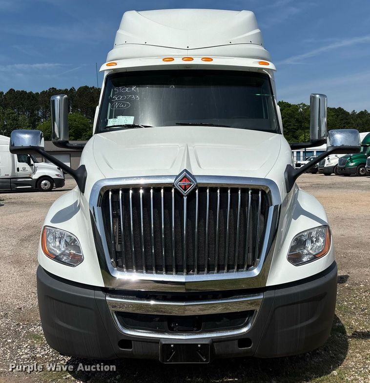 image for item EC3587 2020 International LT625 semi truck