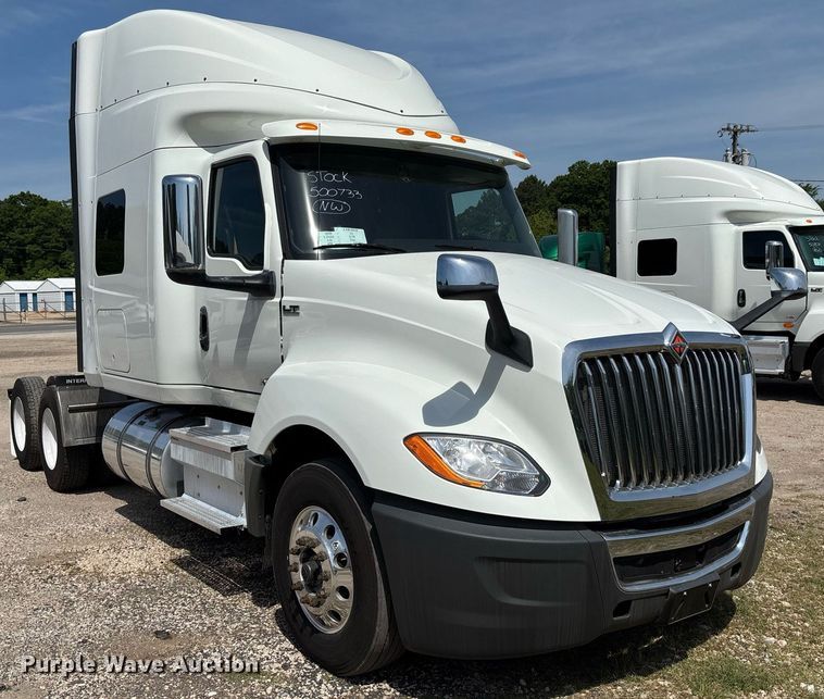 image for item EC3587 2020 International LT625 semi truck