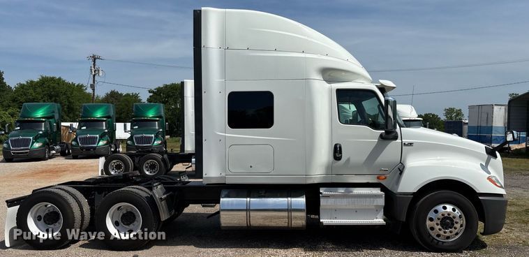 image for item EC3587 2020 International LT625 semi truck