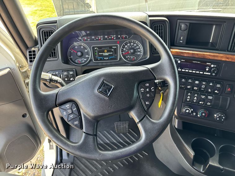 image for item EC3587 2020 International LT625 semi truck