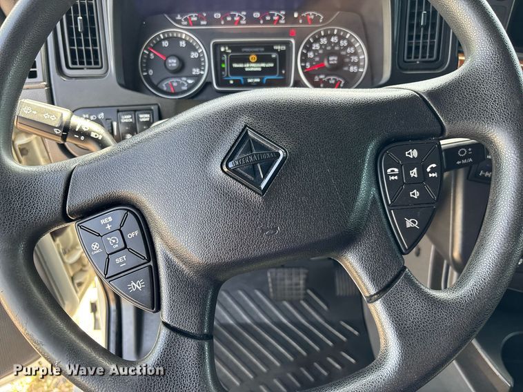 image for item EC3587 2020 International LT625 semi truck