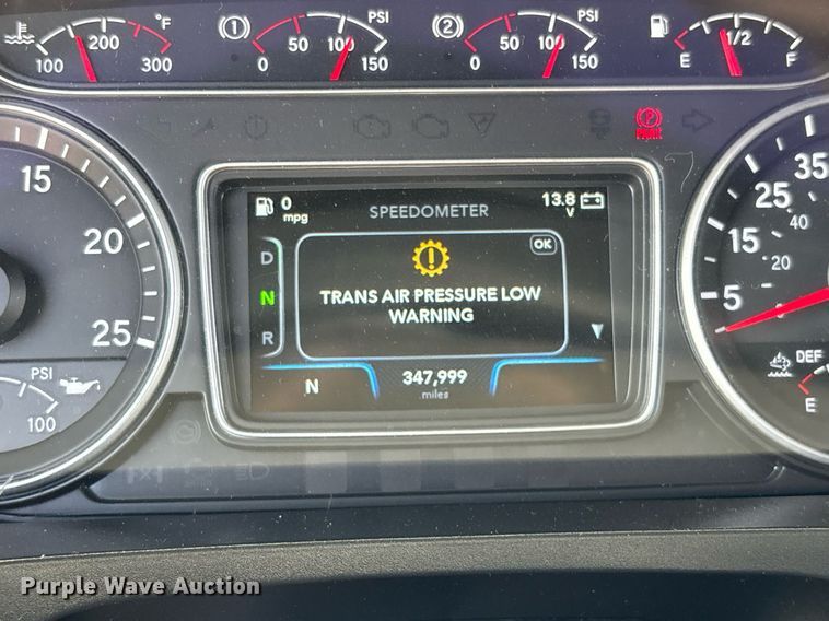 image for item EC3587 2020 International LT625 semi truck