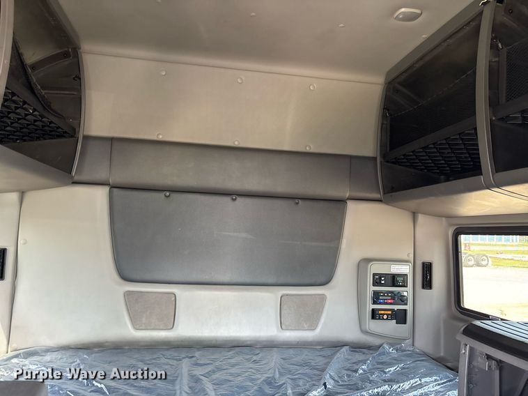 image for item EC3587 2020 International LT625 semi truck