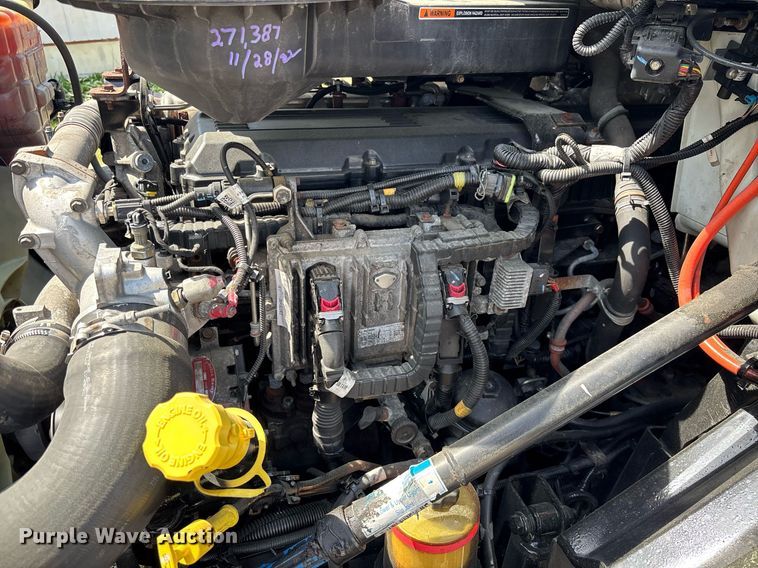 image for item EC3587 2020 International LT625 semi truck