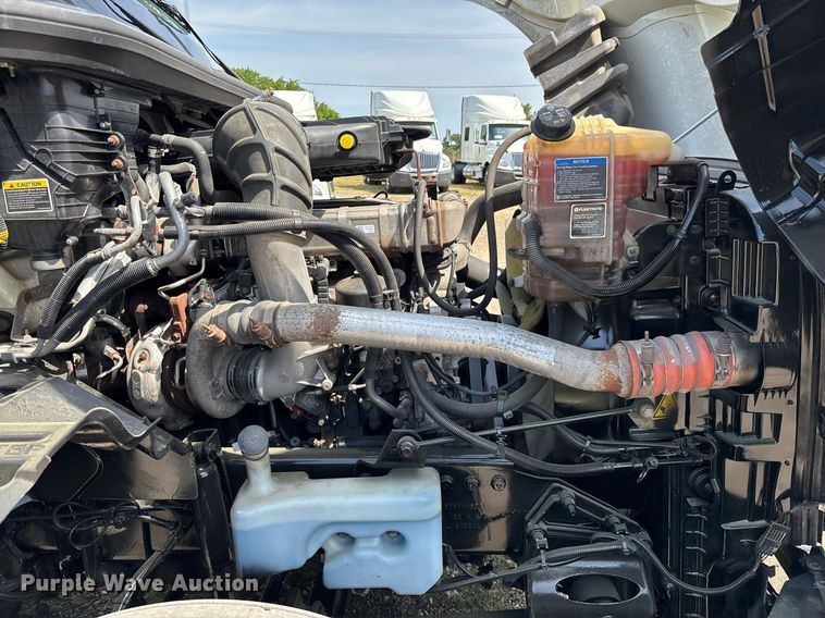 image for item EC3587 2020 International LT625 semi truck