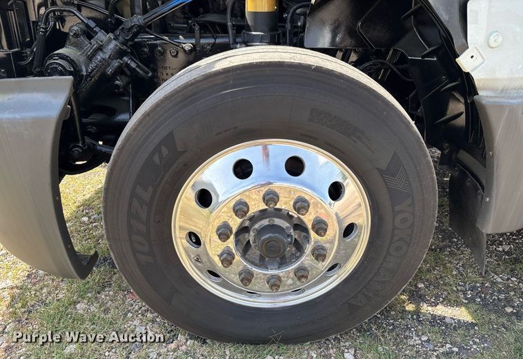 image for item EC3587 2020 International LT625 semi truck