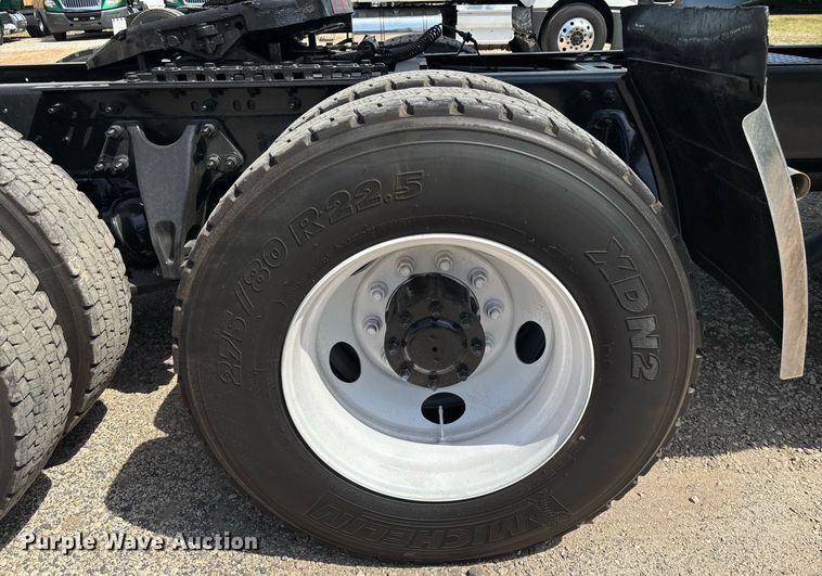 image for item EC3587 2020 International LT625 semi truck