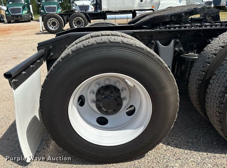 image for item EC3587 2020 International LT625 semi truck