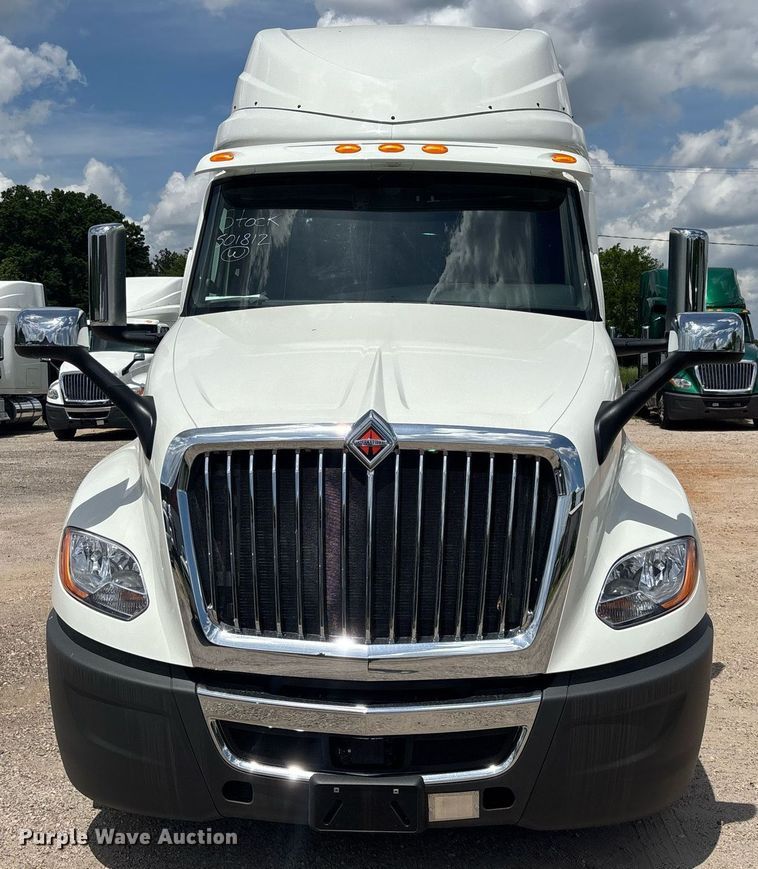 image for item EC3589 2020 International LT625 semi truck