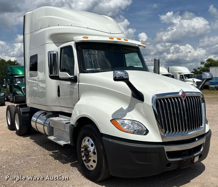 image for item EC3589 2020 International LT625 semi truck