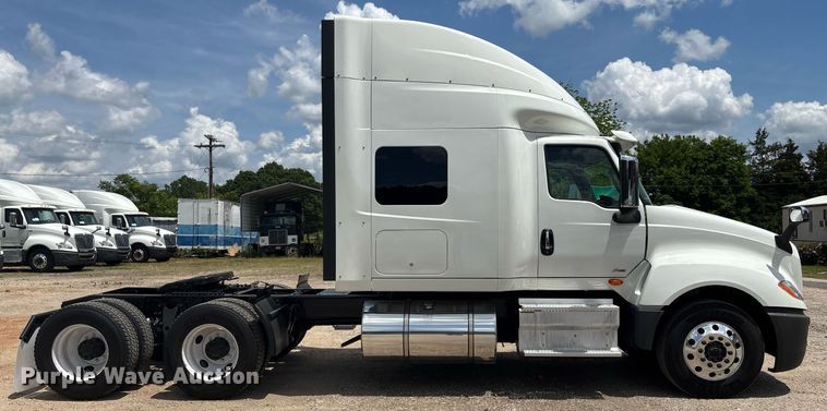 image for item EC3589 2020 International LT625 semi truck