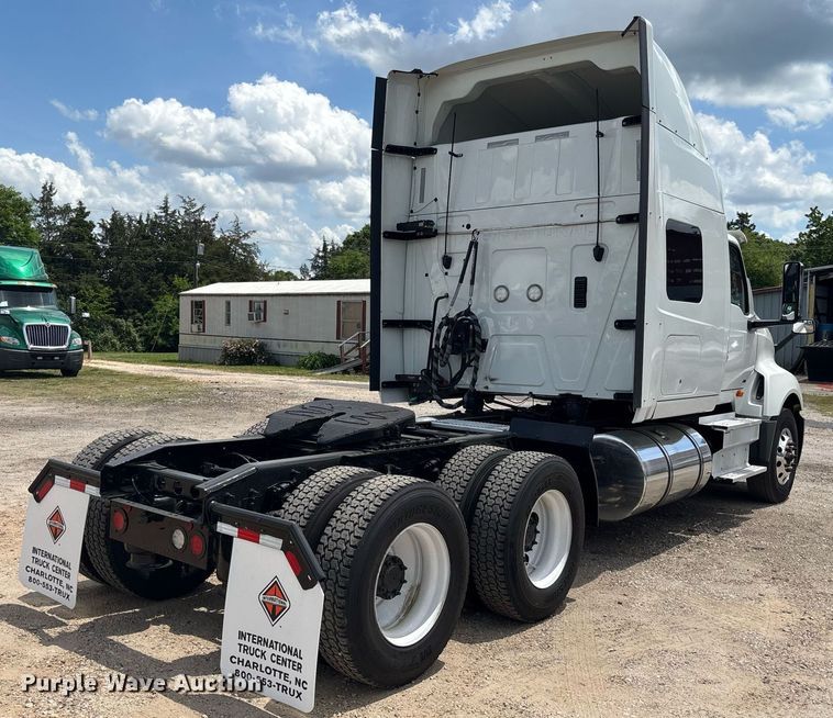 image for item EC3589 2020 International LT625 semi truck