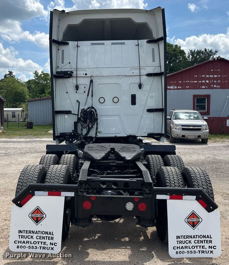 image for item EC3589 2020 International LT625 semi truck