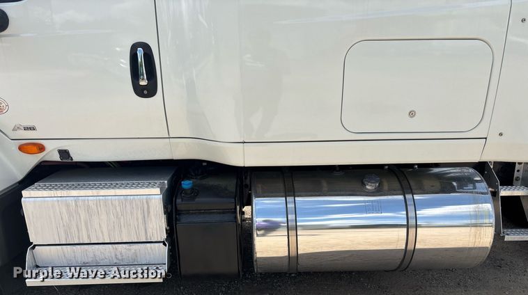 image for item EC3589 2020 International LT625 semi truck