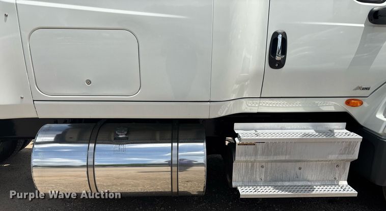 image for item EC3589 2020 International LT625 semi truck