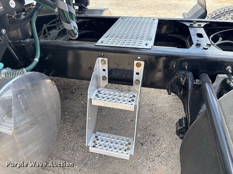 image for item EC3589 2020 International LT625 semi truck