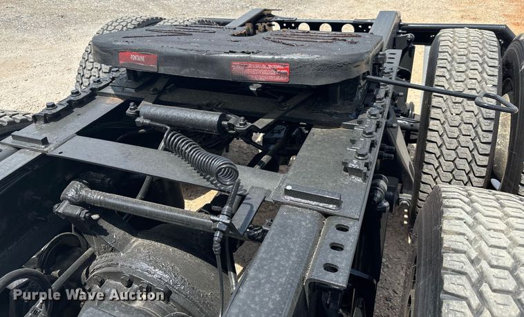 image for item EC3589 2020 International LT625 semi truck