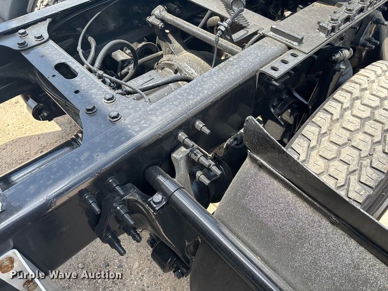 image for item EC3589 2020 International LT625 semi truck