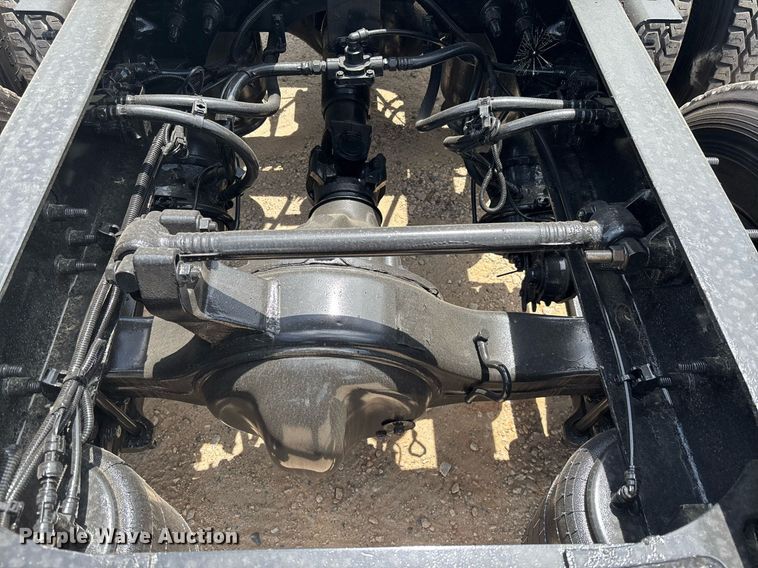 image for item EC3589 2020 International LT625 semi truck