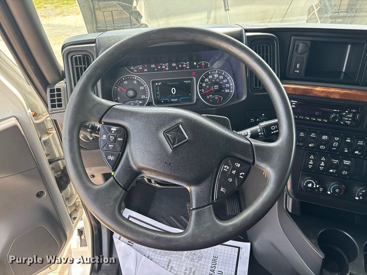 image for item EC3589 2020 International LT625 semi truck