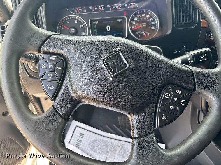 image for item EC3589 2020 International LT625 semi truck