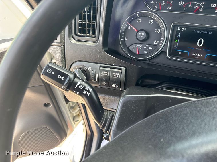 image for item EC3589 2020 International LT625 semi truck