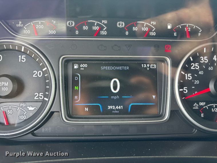 image for item EC3589 2020 International LT625 semi truck