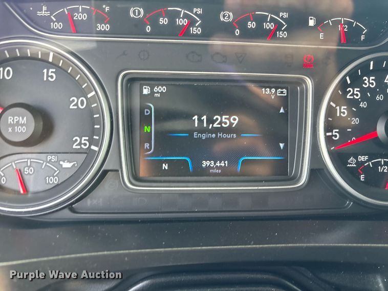 image for item EC3589 2020 International LT625 semi truck