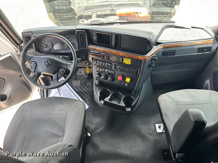 image for item EC3589 2020 International LT625 semi truck