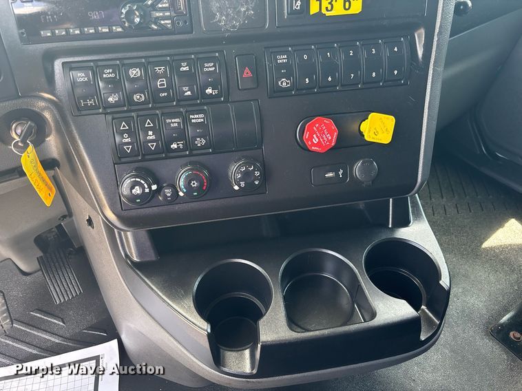 image for item EC3589 2020 International LT625 semi truck