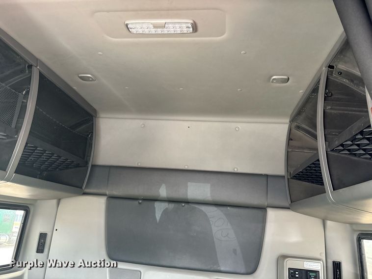 image for item EC3589 2020 International LT625 semi truck