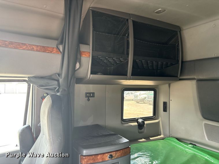 image for item EC3589 2020 International LT625 semi truck