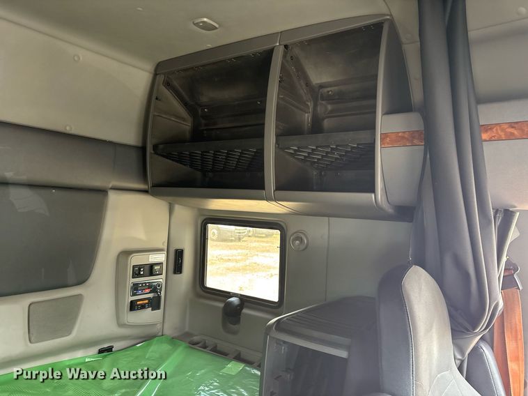 image for item EC3589 2020 International LT625 semi truck