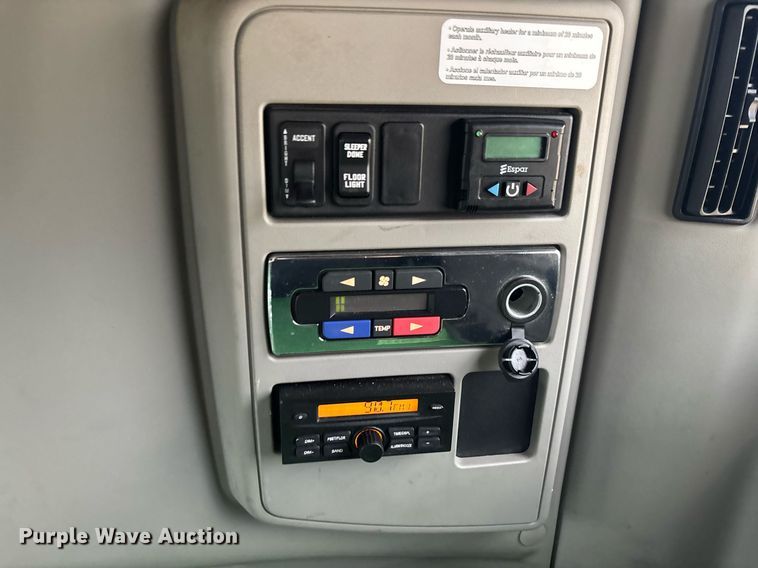 image for item EC3589 2020 International LT625 semi truck