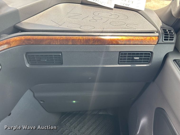 image for item EC3589 2020 International LT625 semi truck