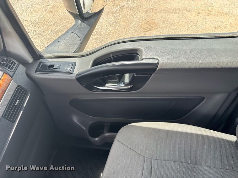 image for item EC3589 2020 International LT625 semi truck