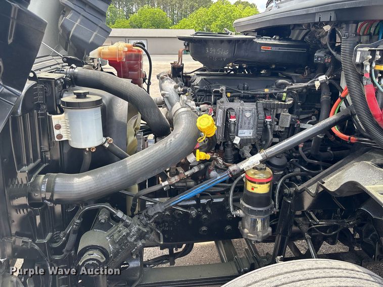 image for item EC3589 2020 International LT625 semi truck