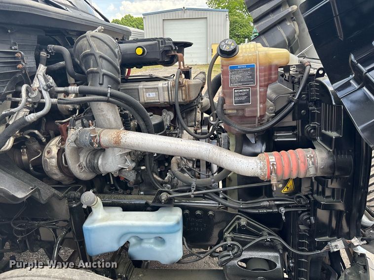 image for item EC3589 2020 International LT625 semi truck