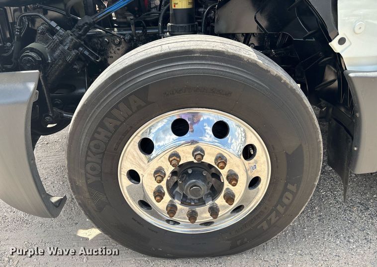 image for item EC3589 2020 International LT625 semi truck