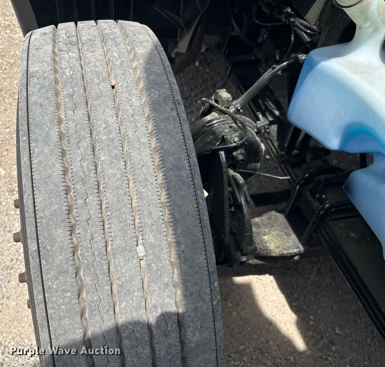 image for item EC3589 2020 International LT625 semi truck