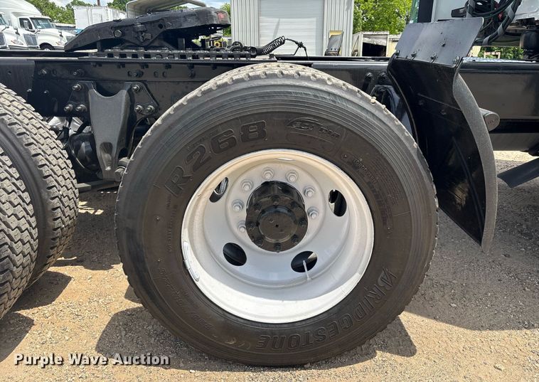 image for item EC3589 2020 International LT625 semi truck