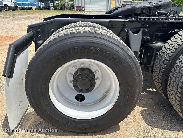 image for item EC3589 2020 International LT625 semi truck