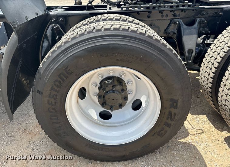 image for item EC3589 2020 International LT625 semi truck