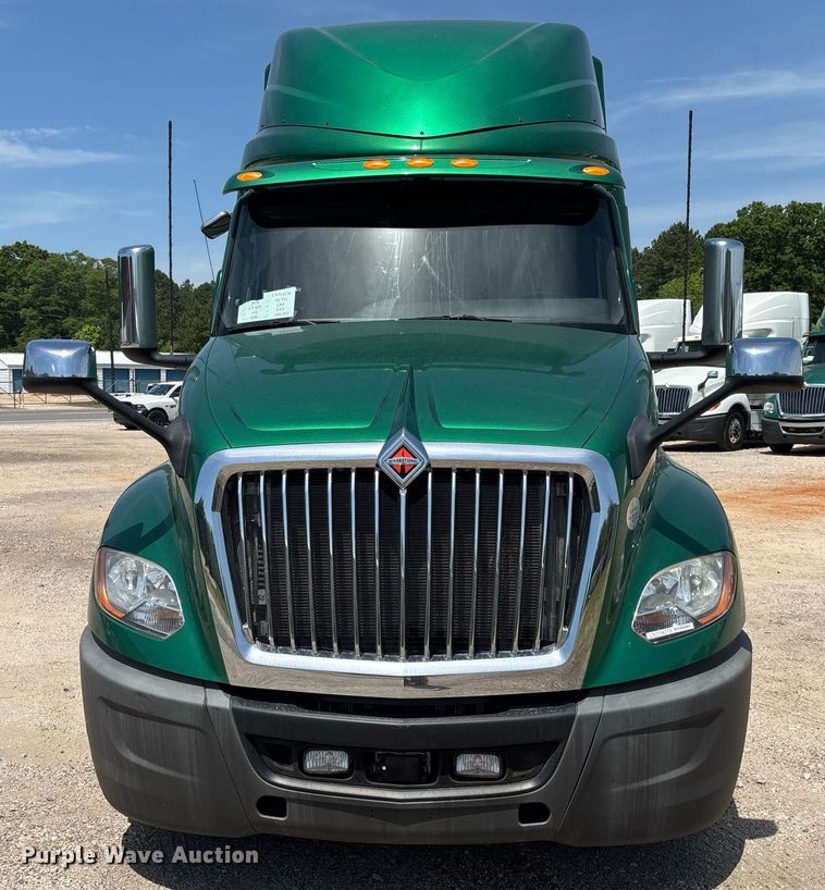 image for item EC3590 2020 International LT625 semi truck