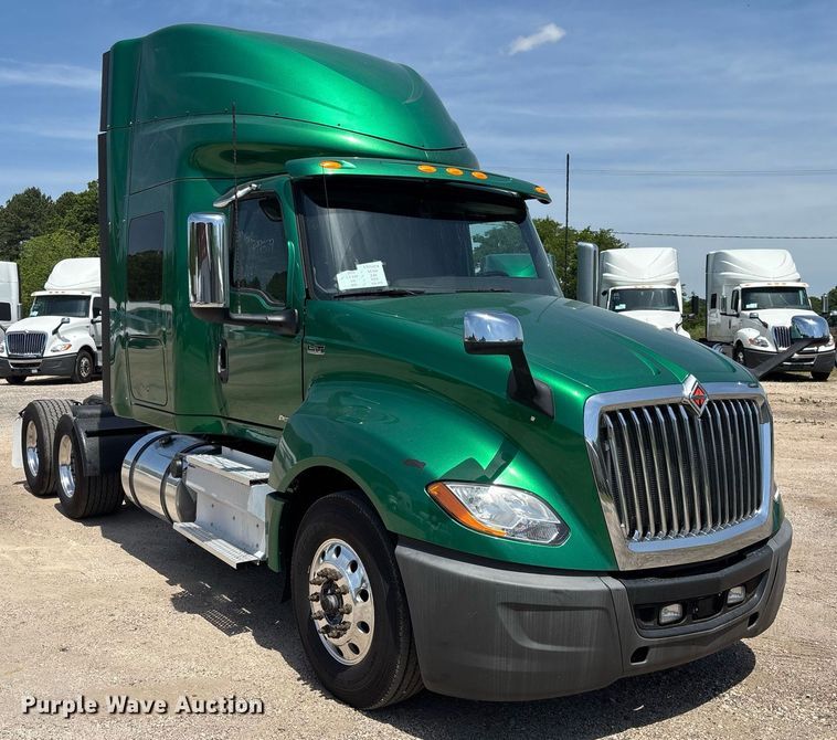 image for item EC3590 2020 International LT625 semi truck