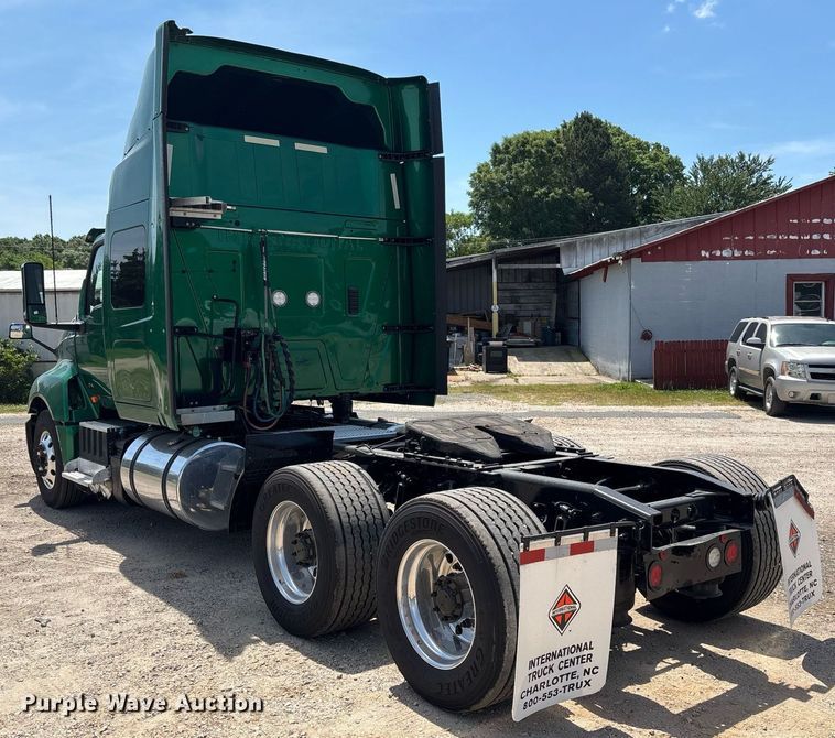 image for item EC3590 2020 International LT625 semi truck